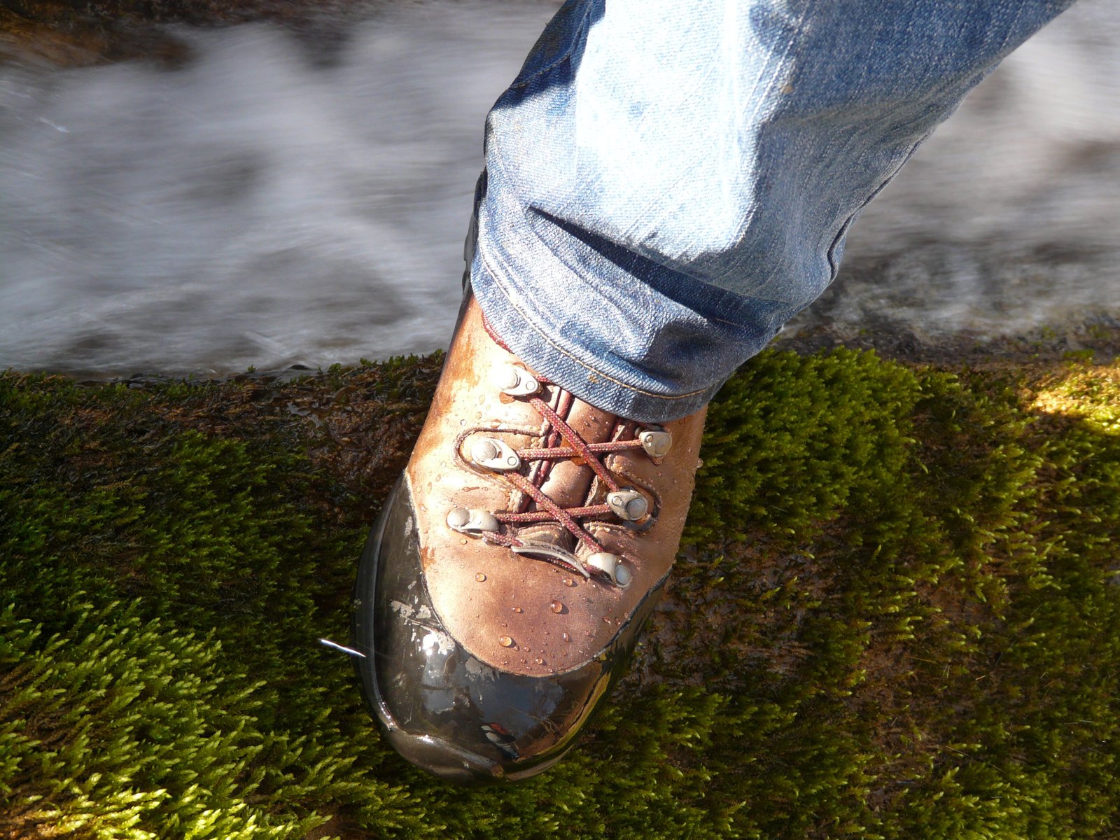 Heading 4: Waterproof Footwear: Footgear That Combines Functionality and Fashion