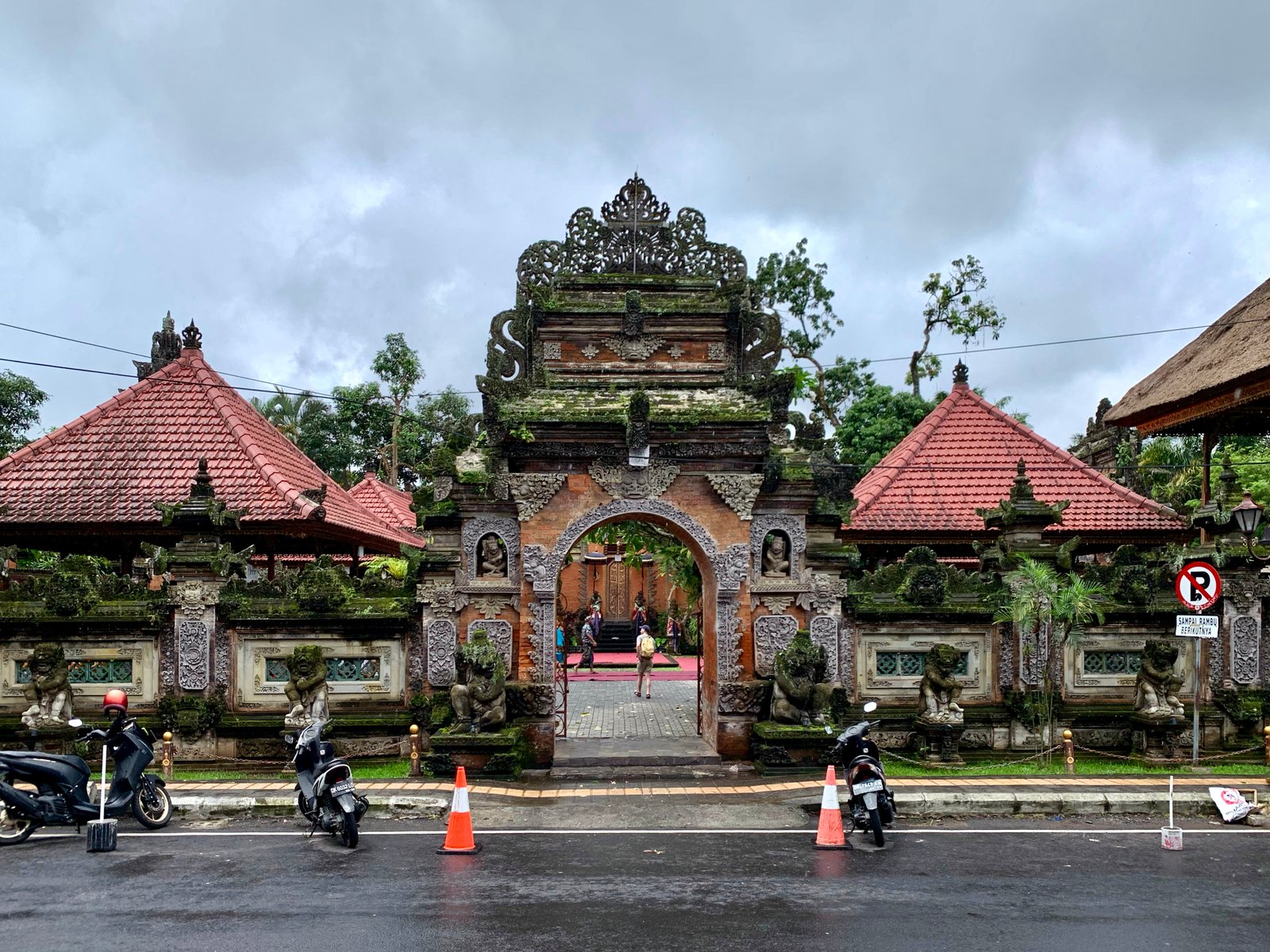 Heading 2: Embrace Tranquility​ and ‌Productivity in​ Ubud, ‍Bali: A Must-Visit Destination for Solo Digital Nomads