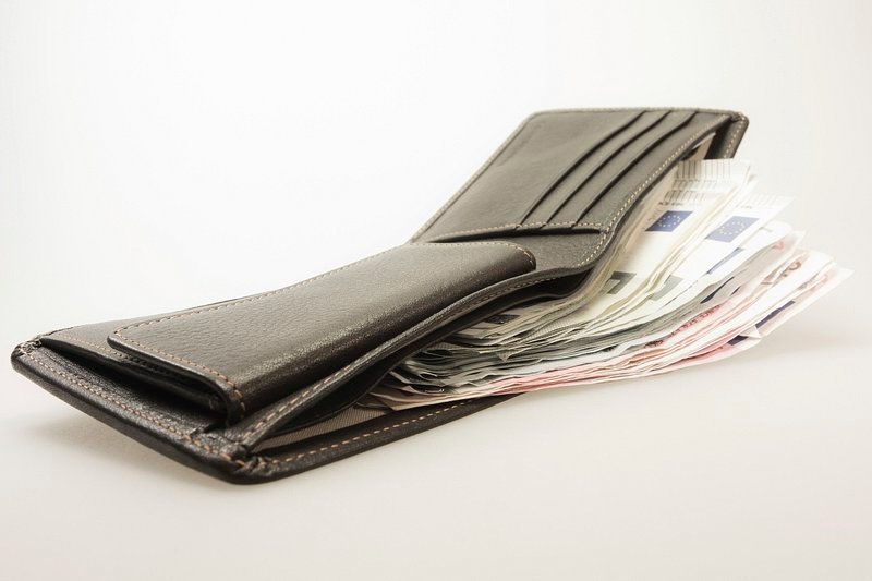 Finding the Best Travel Wallet to Safeguard Your Valuables