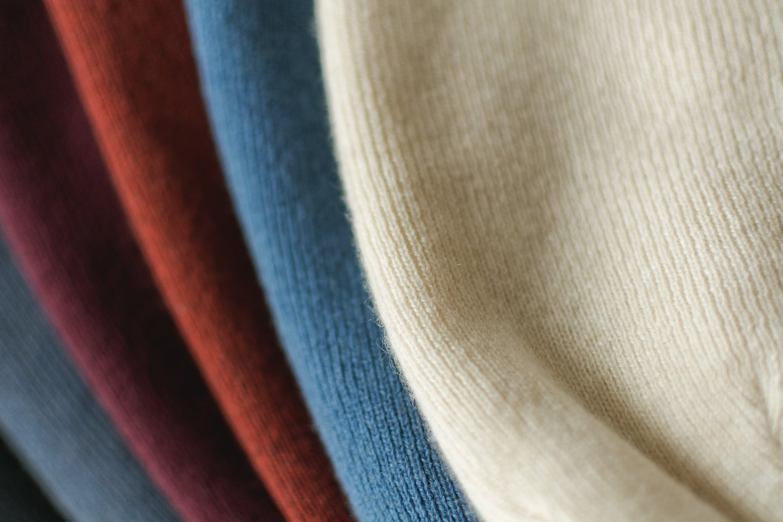 Luxurious Fabrics and Tailored Fits: Jackets That Exude Elegance and Comfort
